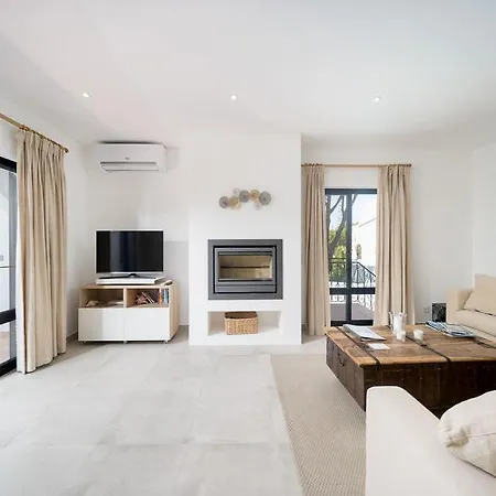 Sleeps 4 Pool Wifi T607805