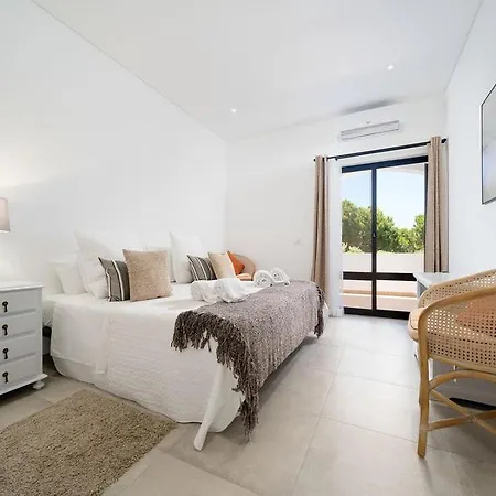 Apartmán Sleeps 4 Pool Wifi T607805 *