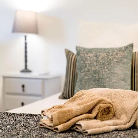 Sleeps 4 Pool Wifi T607805